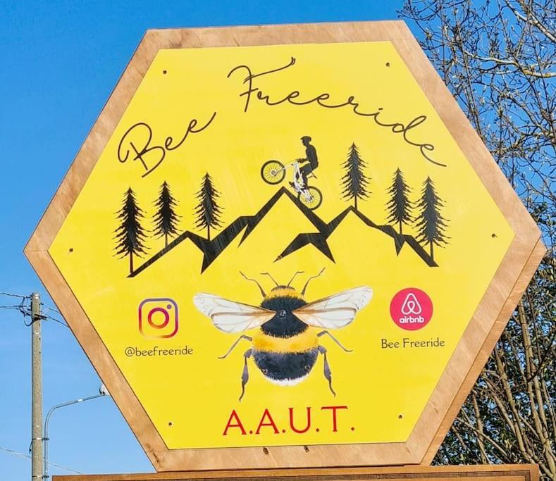 Апартаменты Bee Freeride Biker House Magliolo Экстерьер фото