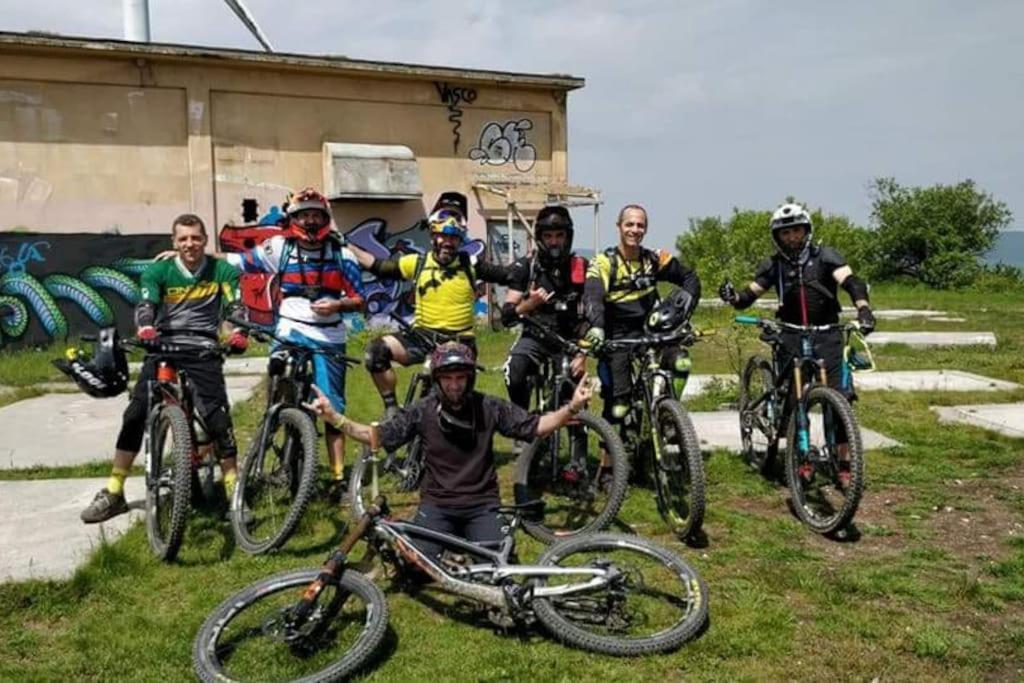 Апартаменты Bee Freeride Biker House Magliolo Экстерьер фото